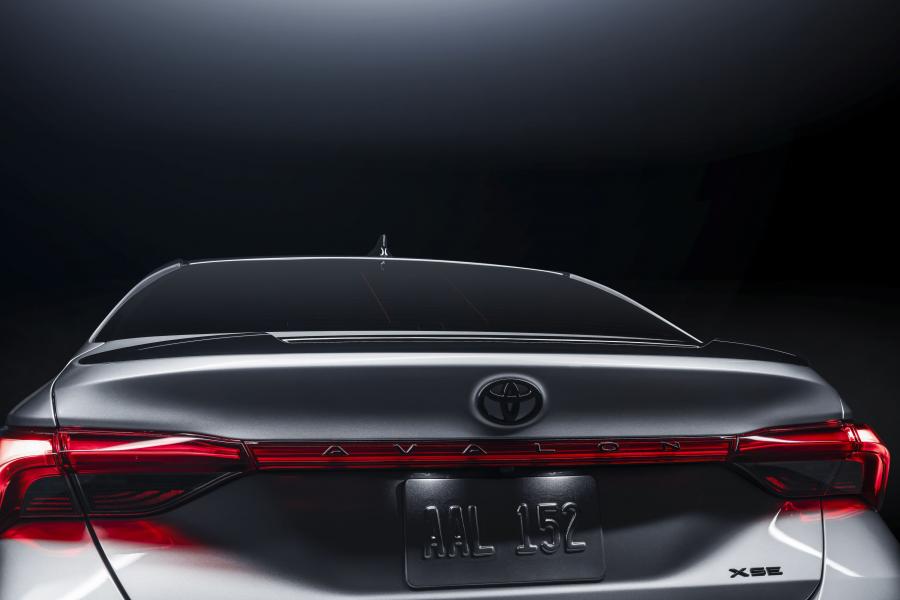 Детали экстерьера Toyota Avalon XSE Nightshade Edition 2020 года  (фото 3 из 6)